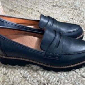 Women’s Vionic Cheryl II Penny Loafers in Navy Blazer, Sz 7.5